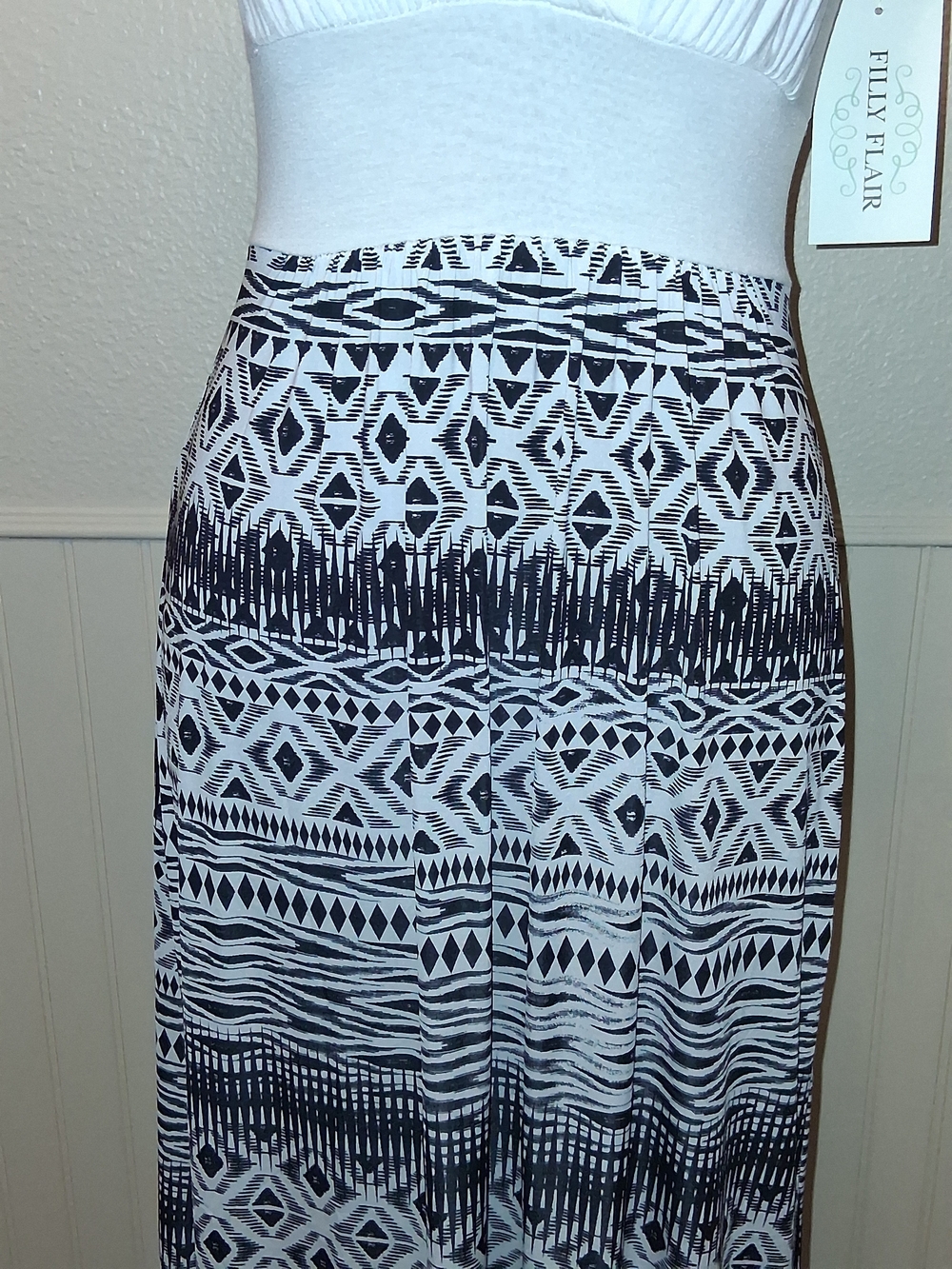 Filly Flair White and Black Geometric Print Maxi Dress - Picture 4 of 7